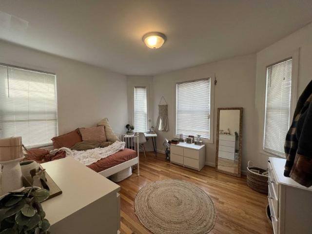 4 bedroom, Somerville MA 02144 LS98395232