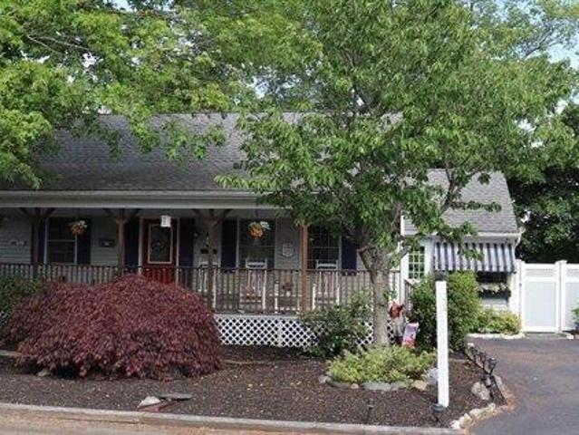 4 bedroom, Somerset MA 02726 104811152