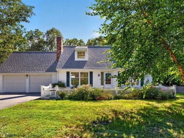 4 bedroom, Sandwich MA 02563 105549519