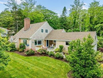 4 bedroom, Sandwich MA 02563 103498070