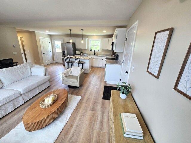 4 bedroom, Sanford ME 04073 105413838