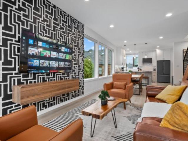 4 bedroom, Seattle WA 98117 105845919