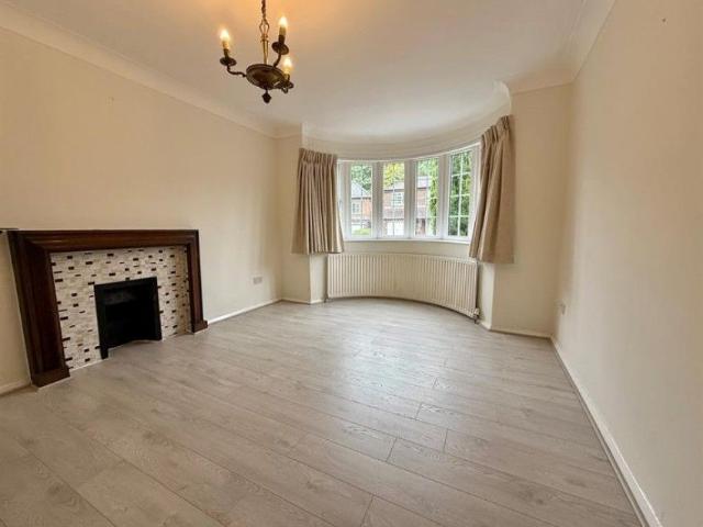 4 Bedroom Semi Detached Available Arranging tenancy