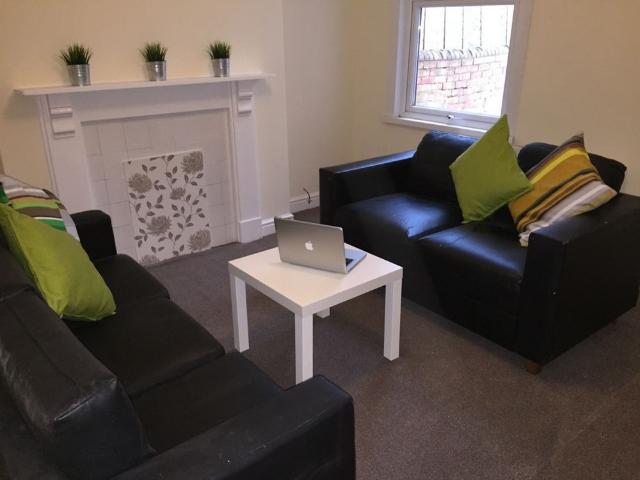 4 Bedroom Semi Detached To Rent in Lenton