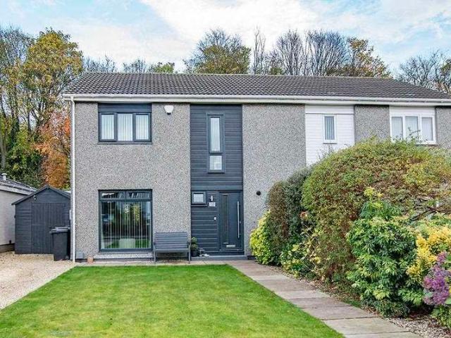 4 Bedroom Semi detached Villa House