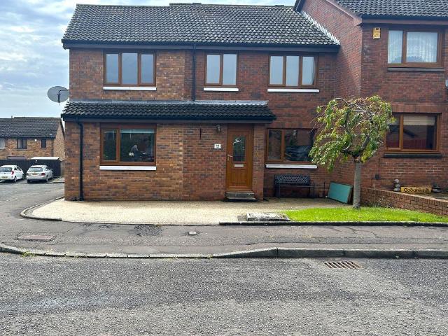4 bedroom semi detached villa house to rent