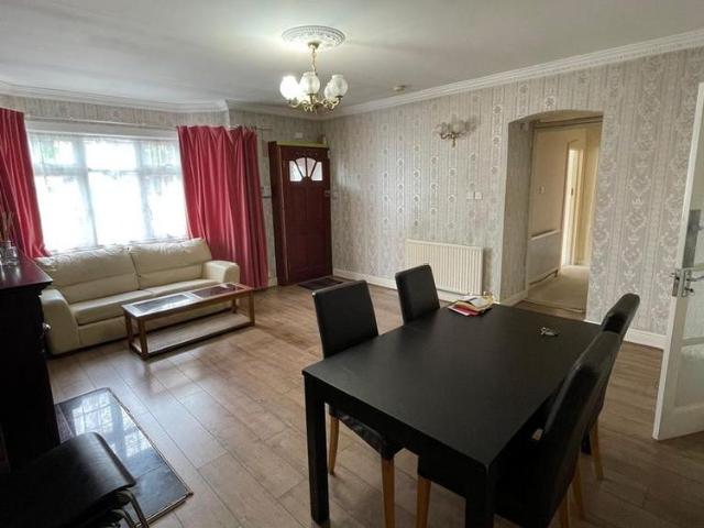4 bedroom semi detached bungalow to rent
