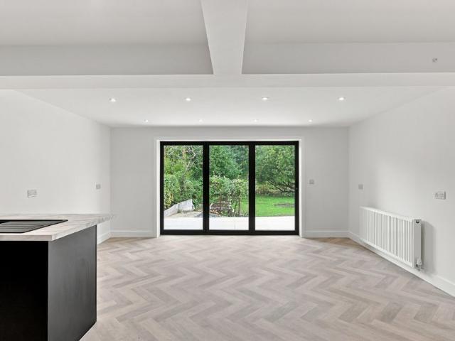 4 bedroom semi detached bungalow to rent