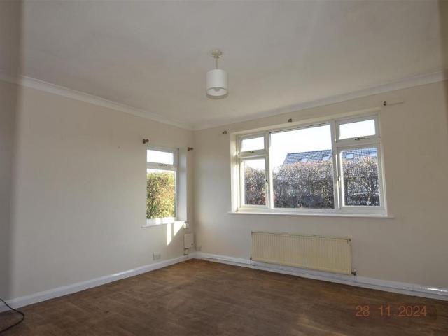 4 bedroom semi detached bungalow to rent