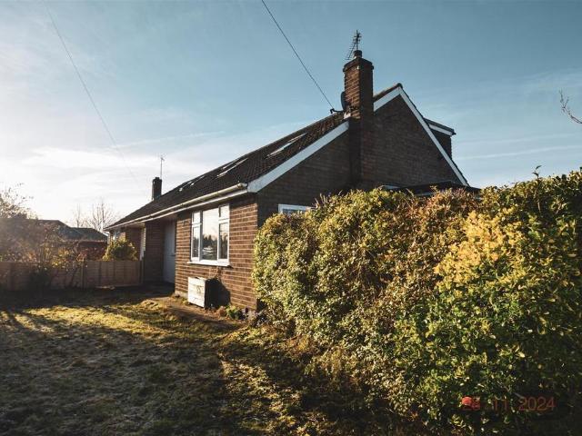 4 bedroom semi detached bungalow to rent