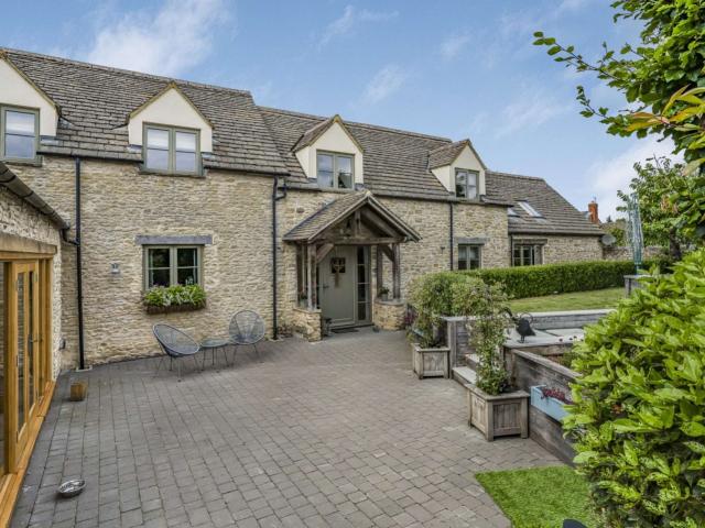 4 bedroom Semi detached for rent in Wendlebury, Bicester, Oxfordshire, OX25