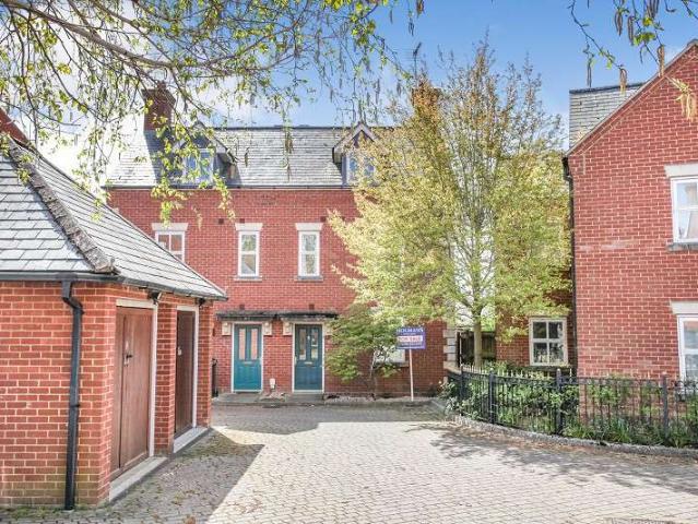 4 Bedroom Semi Detached House