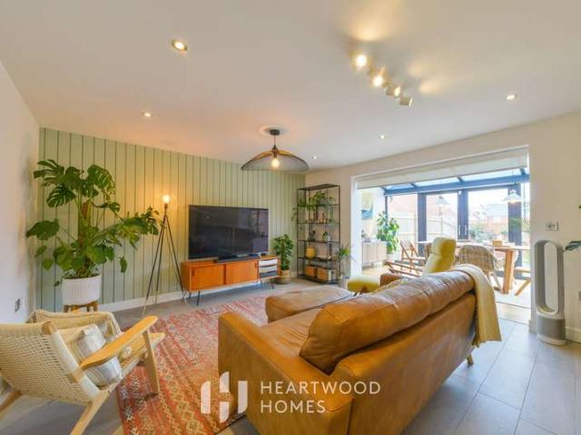 4 Bedroom Semi Detached House