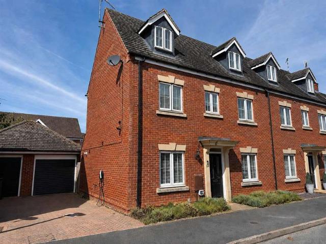 4 Bedroom Semi Detached House