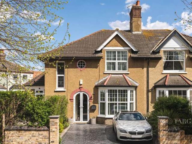 4 Bedroom Semi Detached House