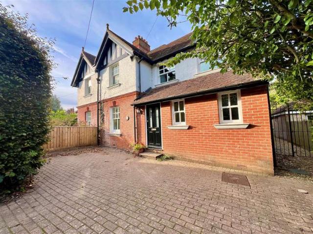 4 Bedroom Semi Detached House