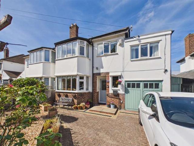4 Bedroom Semi Detached House