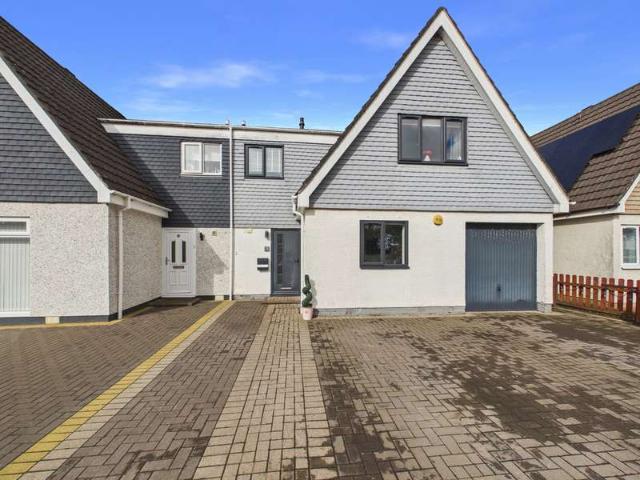 4 Bedroom Semi Detached House