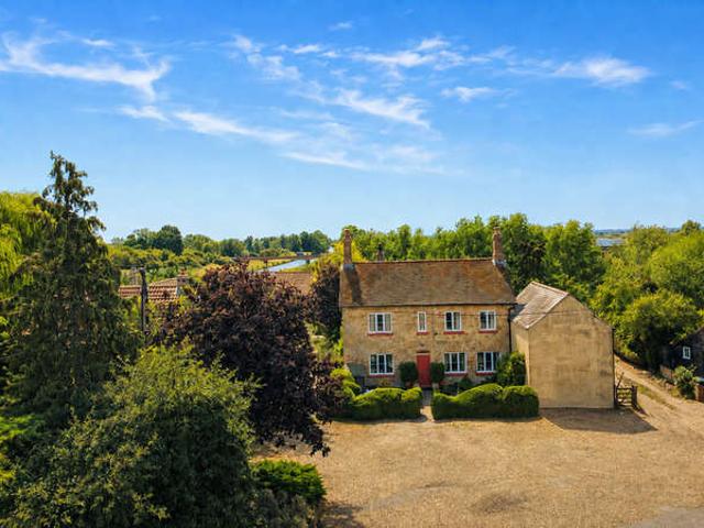 4 Bedroom Semi Detached House