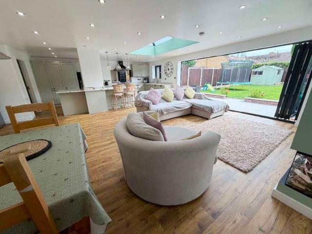 4 Bedroom Semi Detached House