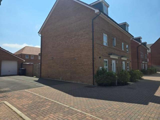 4 Bedroom Semi Detached House