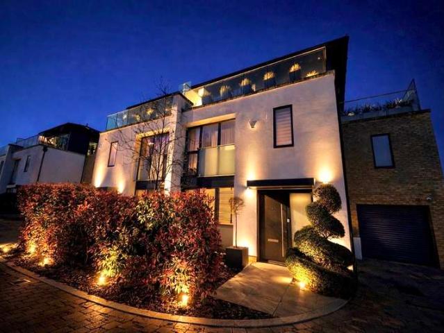 4 Bedroom Semi Detached House