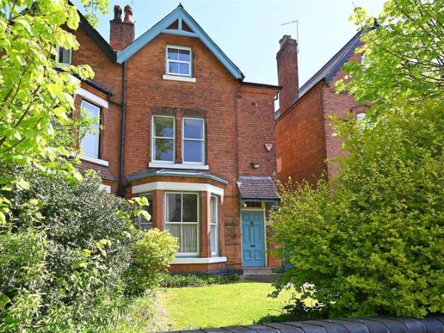 4 Bedroom Semi Detached House