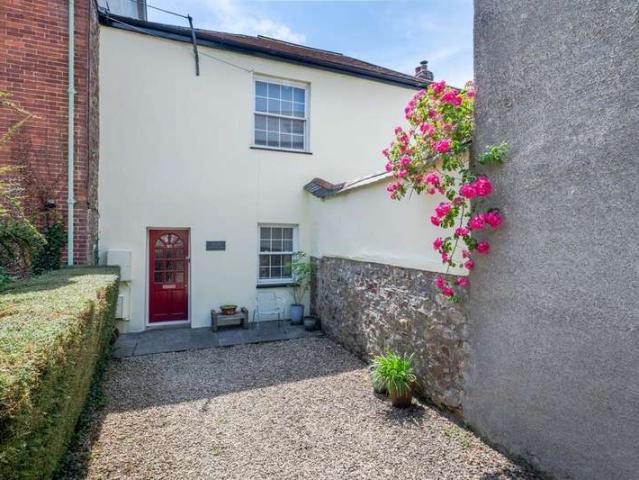 4 Bedroom Semi Detached House
