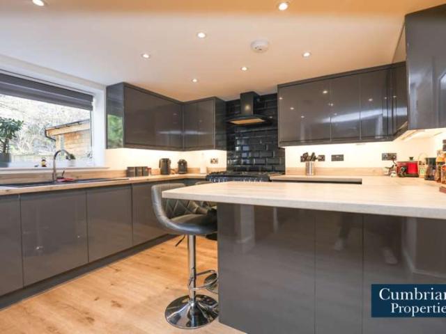 4 Bedroom Semi Detached House