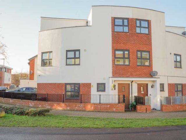 4 Bedroom Semi Detached House