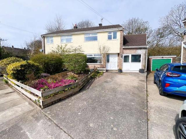 4 Bedroom Semi Detached House