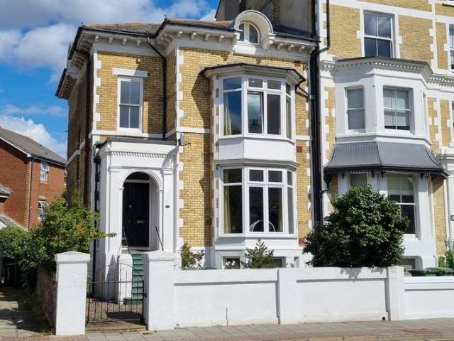 4 Bedroom Semi Detached House