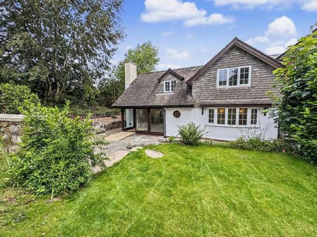 4 Bedroom Semi Detached House