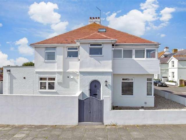 4 Bedroom Semi Detached House