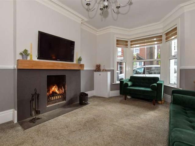4 Bedroom Semi Detached House