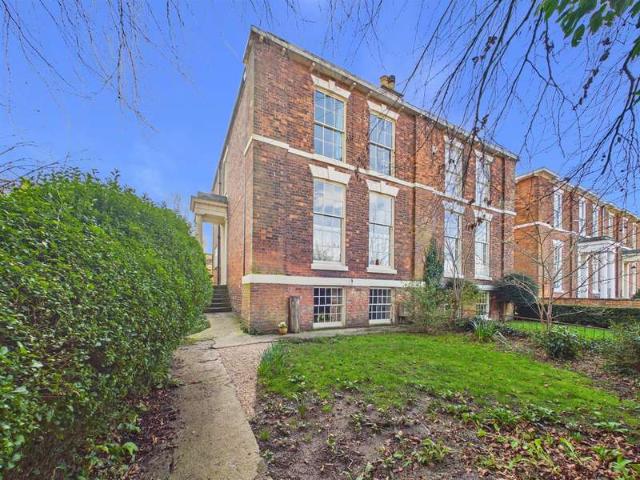 4 Bedroom Semi Detached House