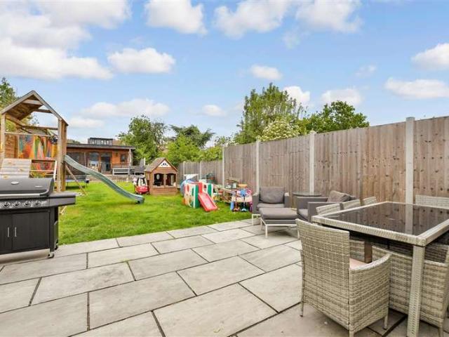 4 Bedroom Semi Detached House