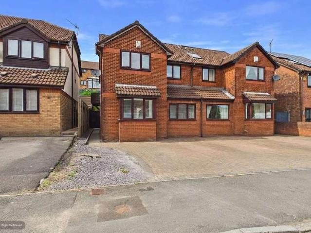 4 Bedroom Semi Detached House