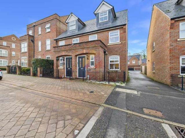 4 Bedroom Semi Detached House