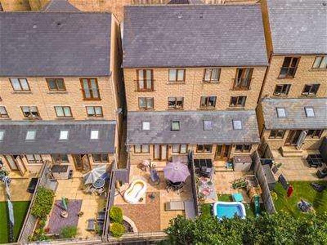4 Bedroom Semi Detached House
