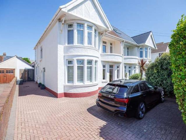 4 Bedroom Semi Detached House