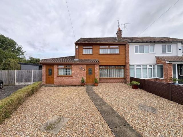 4 Bedroom Semi Detached House