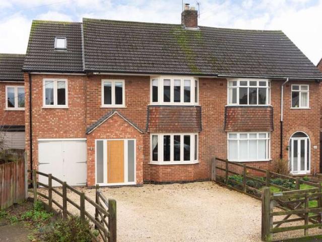 4 Bedroom Semi Detached House