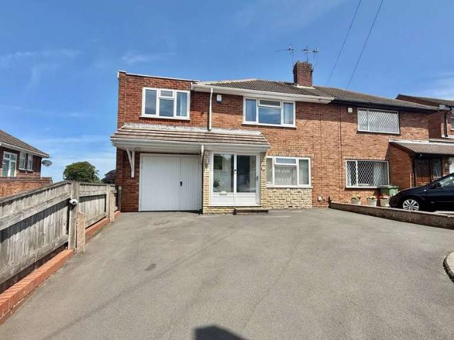 4 Bedroom Semi Detached House