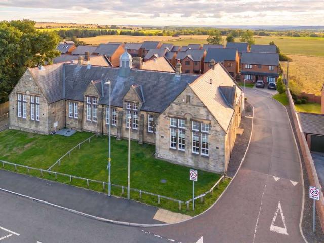 4 Bedroom Semi Detached House