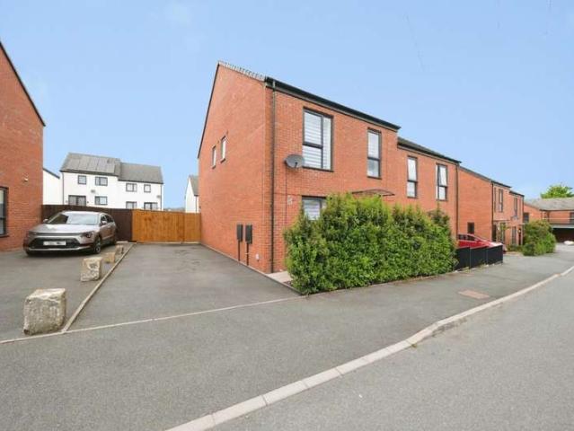 4 Bedroom Semi Detached House