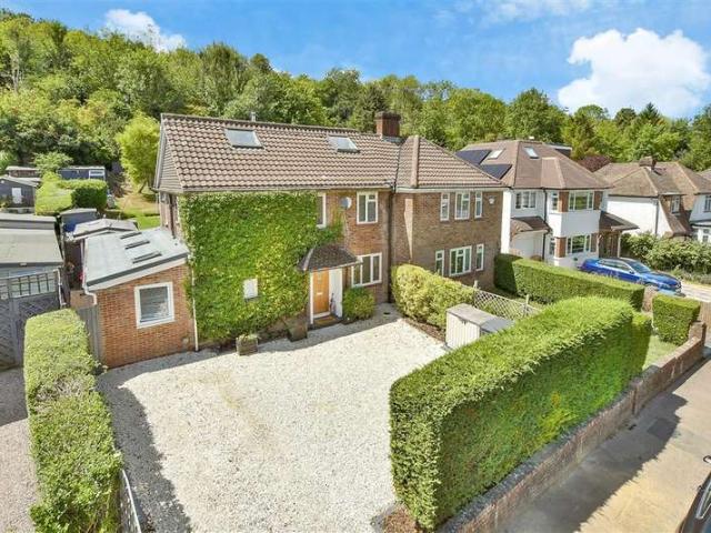 4 Bedroom Semi Detached House