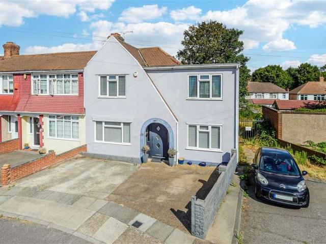 4 Bedroom Semi Detached House