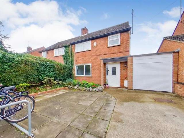 4 Bedroom Semi Detached House