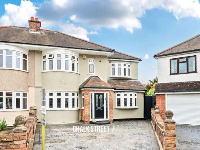 4 Bedroom Semi Detached House